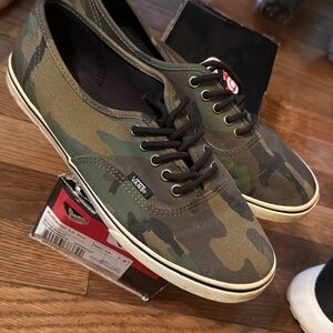 Vans Men's Green Camouflage Sneakers